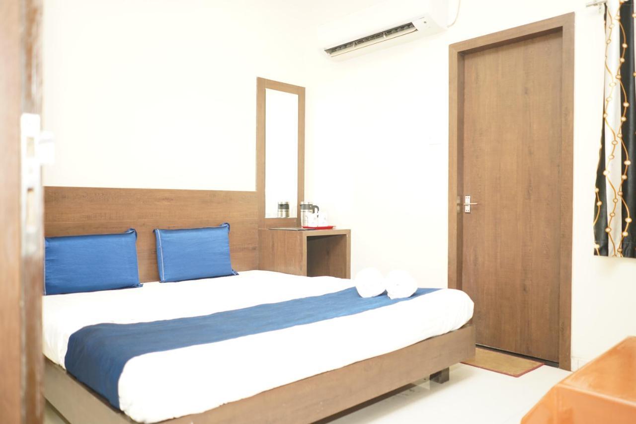 Hotel Satyug Udždžain Exteriér fotografie