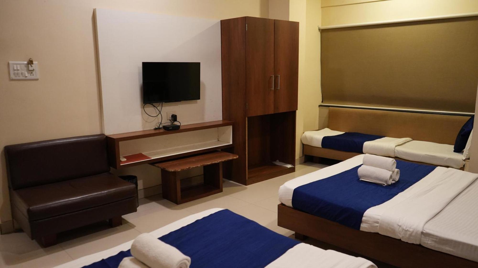 Hotel Satyug Udždžain Exteriér fotografie