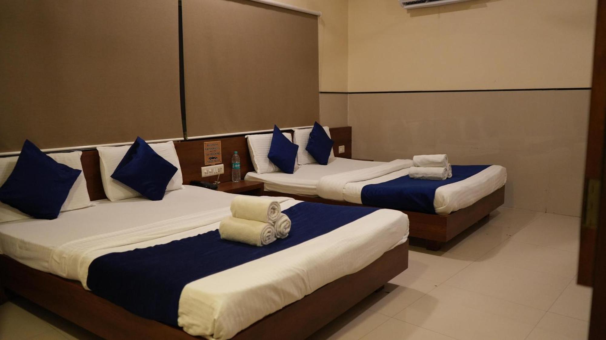 Hotel Satyug Udždžain Exteriér fotografie