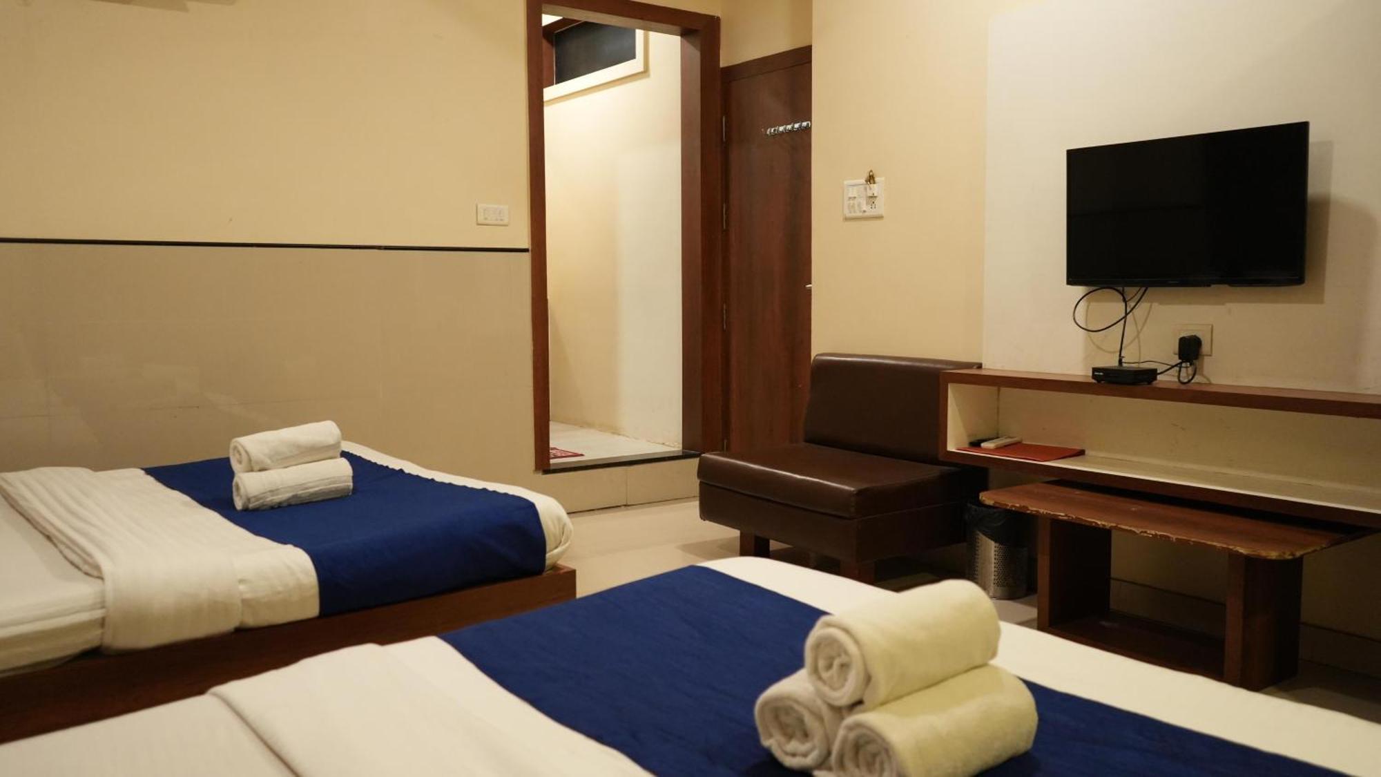 Hotel Satyug Udždžain Exteriér fotografie
