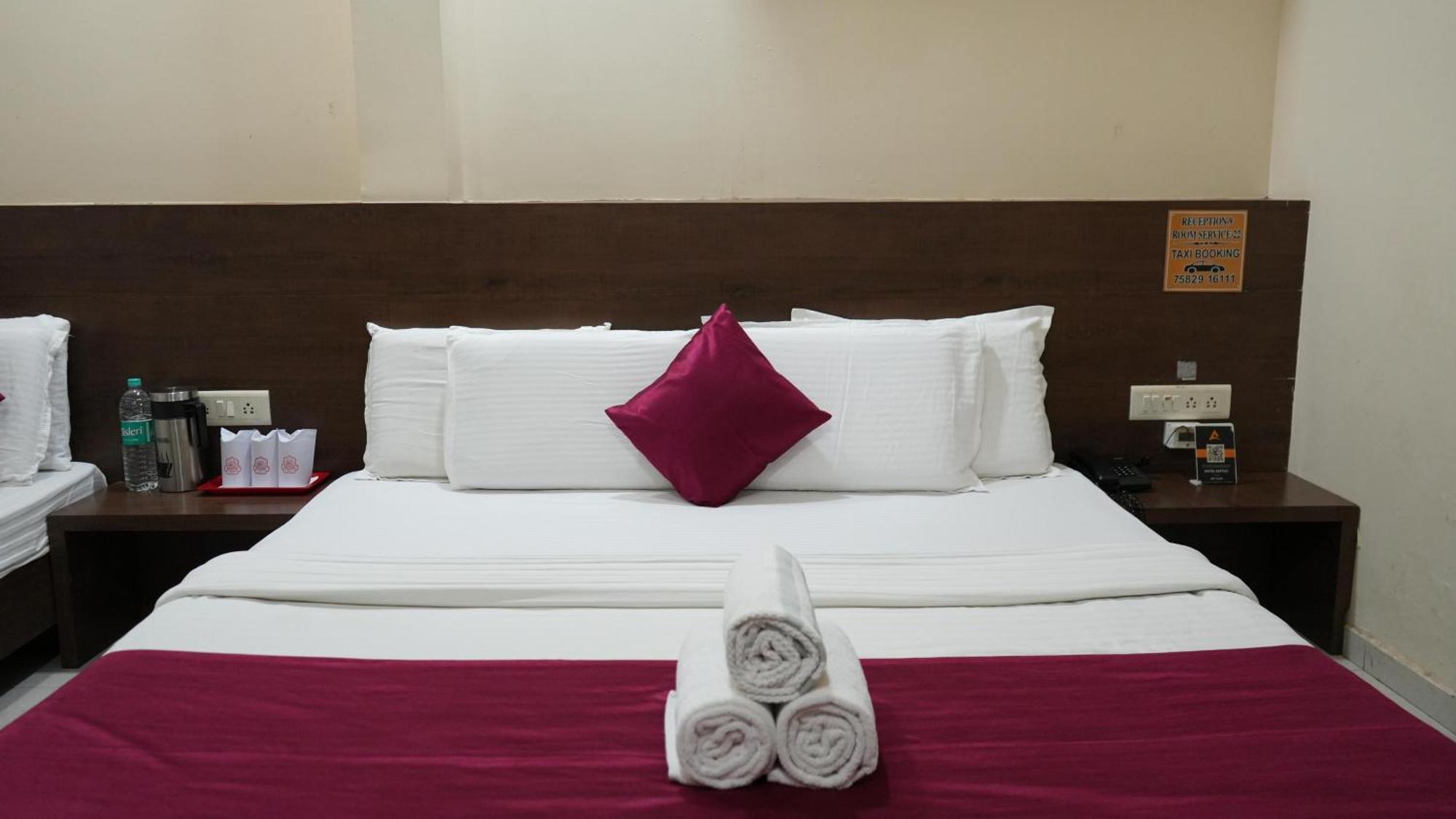 Hotel Satyug Udždžain Exteriér fotografie