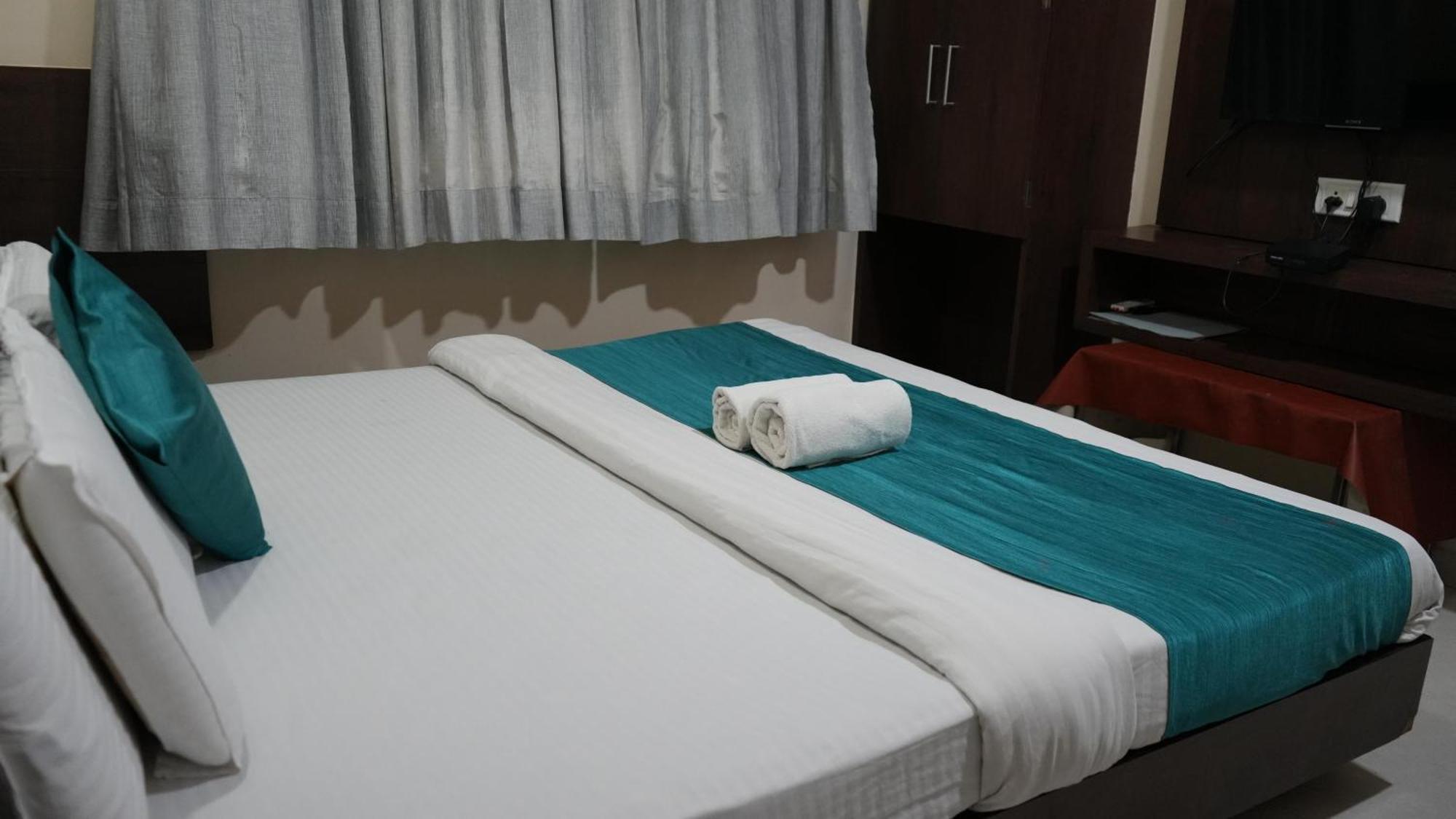Hotel Satyug Udždžain Exteriér fotografie